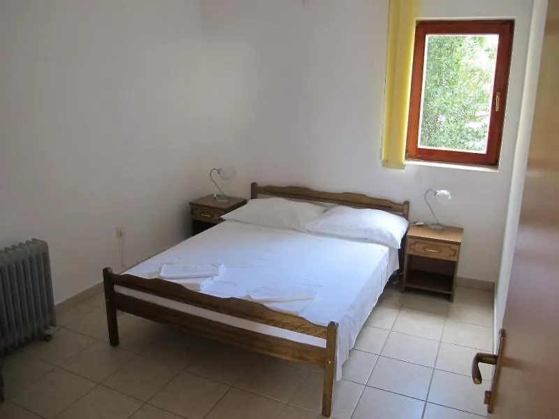 Apartments And Rooms Degenija Starigrad-Paklenica