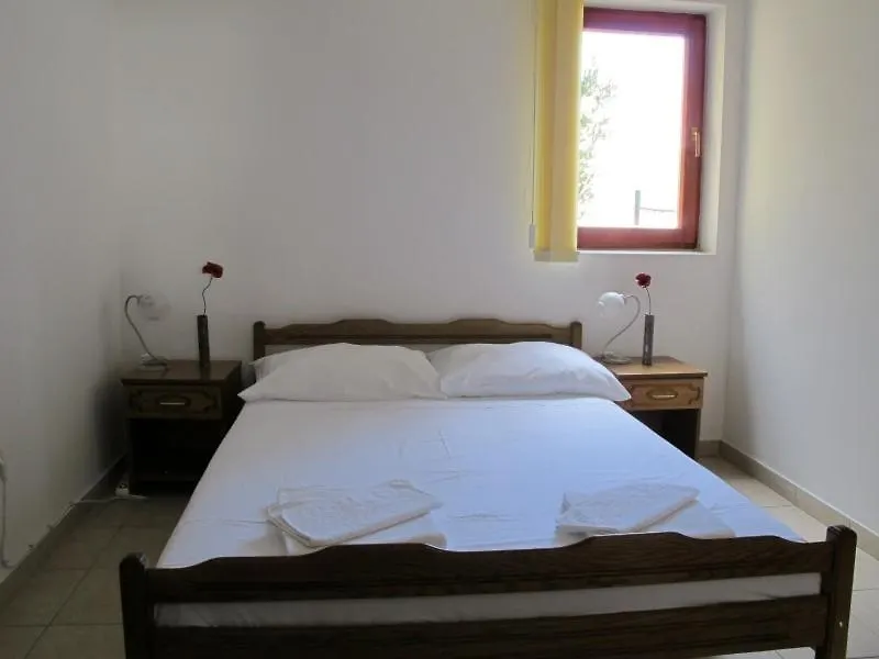 Apartments And Rooms Degenija Starigrad-Paklenica Vendégház