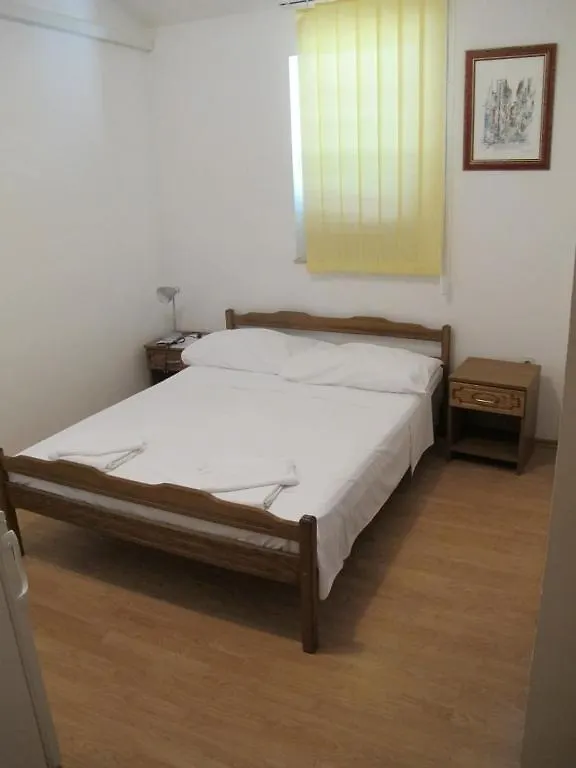 Apartments And Rooms Degenija Starigrad-Paklenica