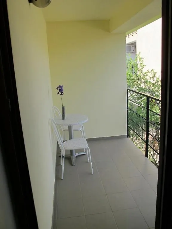 Apartments And Rooms Degenija Starigrad-Paklenica 3*,