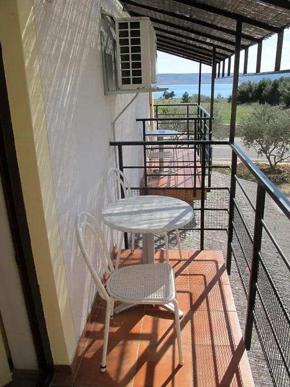 Apartments And Rooms Degenija Starigrad-Paklenica