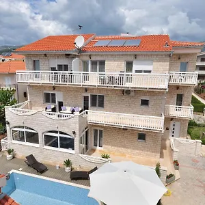 https://apartment-house-jerko.hotels-in-trogir.com